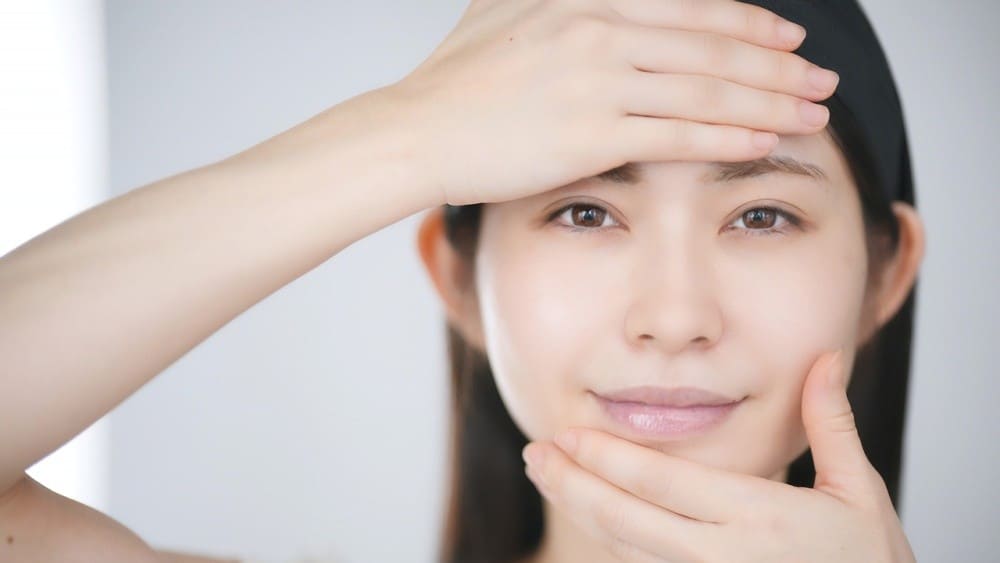 おでこは何センチ狭くすれば理想的？顔の黄金比とは