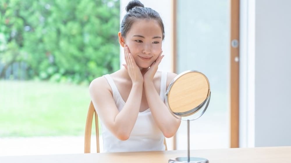 自分は口角が上がっている？セルフチェックの方法を紹介