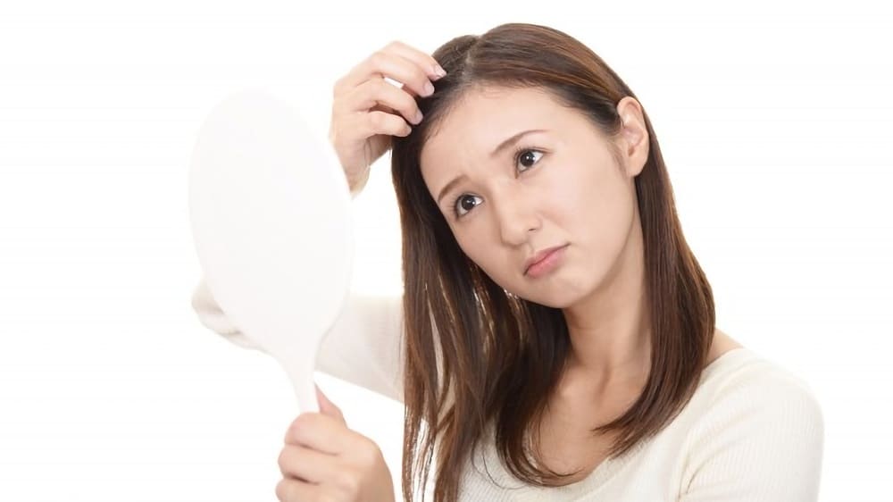 生え際がM字なのは生まれつきと薄毛でどう違う？