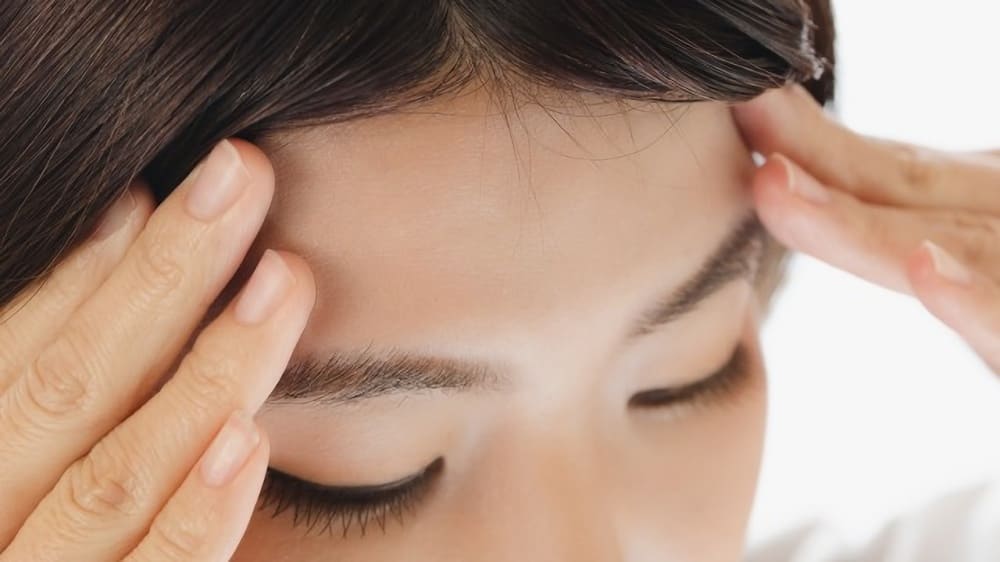 おでこのへこみで老けて見える?くぼみで損している3つの印象