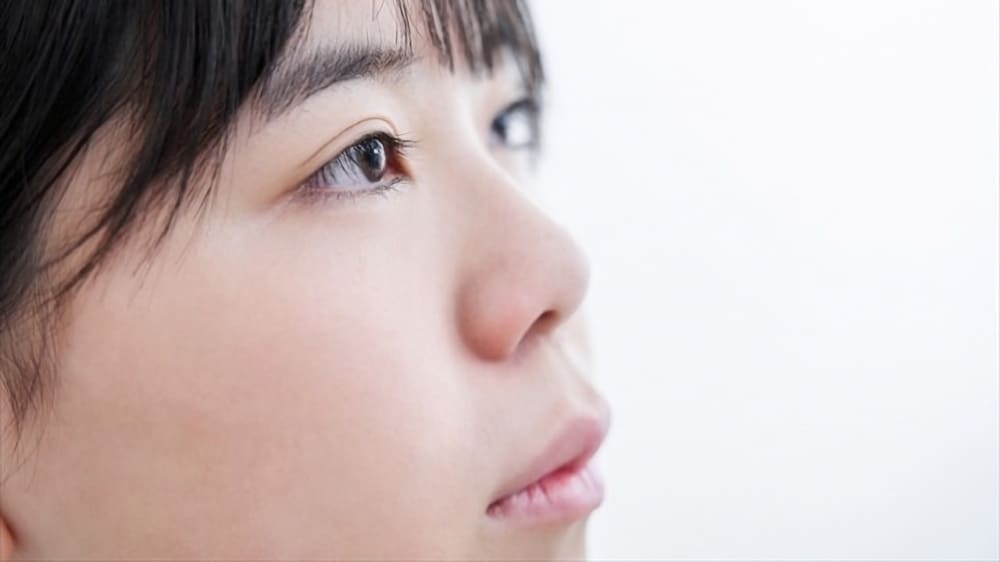 まぶたが重い7つの原因！重く感じる・違和感がある際の原因分析やセルフケア、おすすめの美容整形も解説