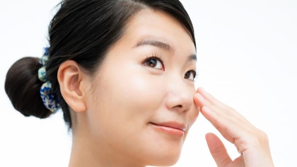 ほうれい線が20代なのに目立つ！原因や自分でできる改善・予防法、消し方、おすすめ美容整形を解説