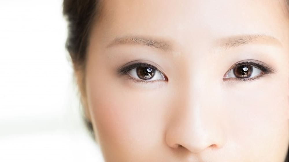 眉毛の左右非対称の6つの治し方！左右差の整え方や左右の高さが違う際におすすめの美容整形3選も
