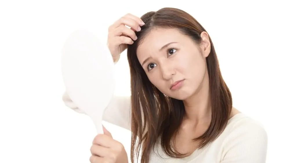 生え際がM字なのは生まれつきと薄毛でどう違う?