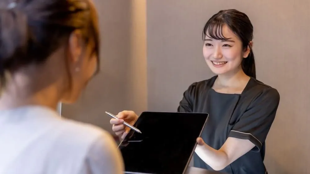 胸の左右非対称を治すには？おすすめの美容整形3選