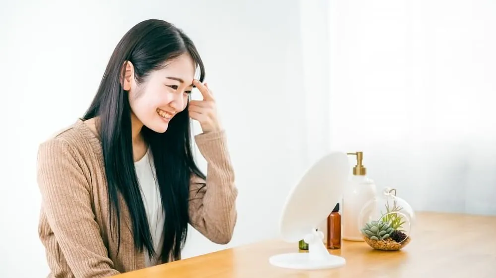 眉毛が左右非対称とは？定義やセルフチェックの方法も